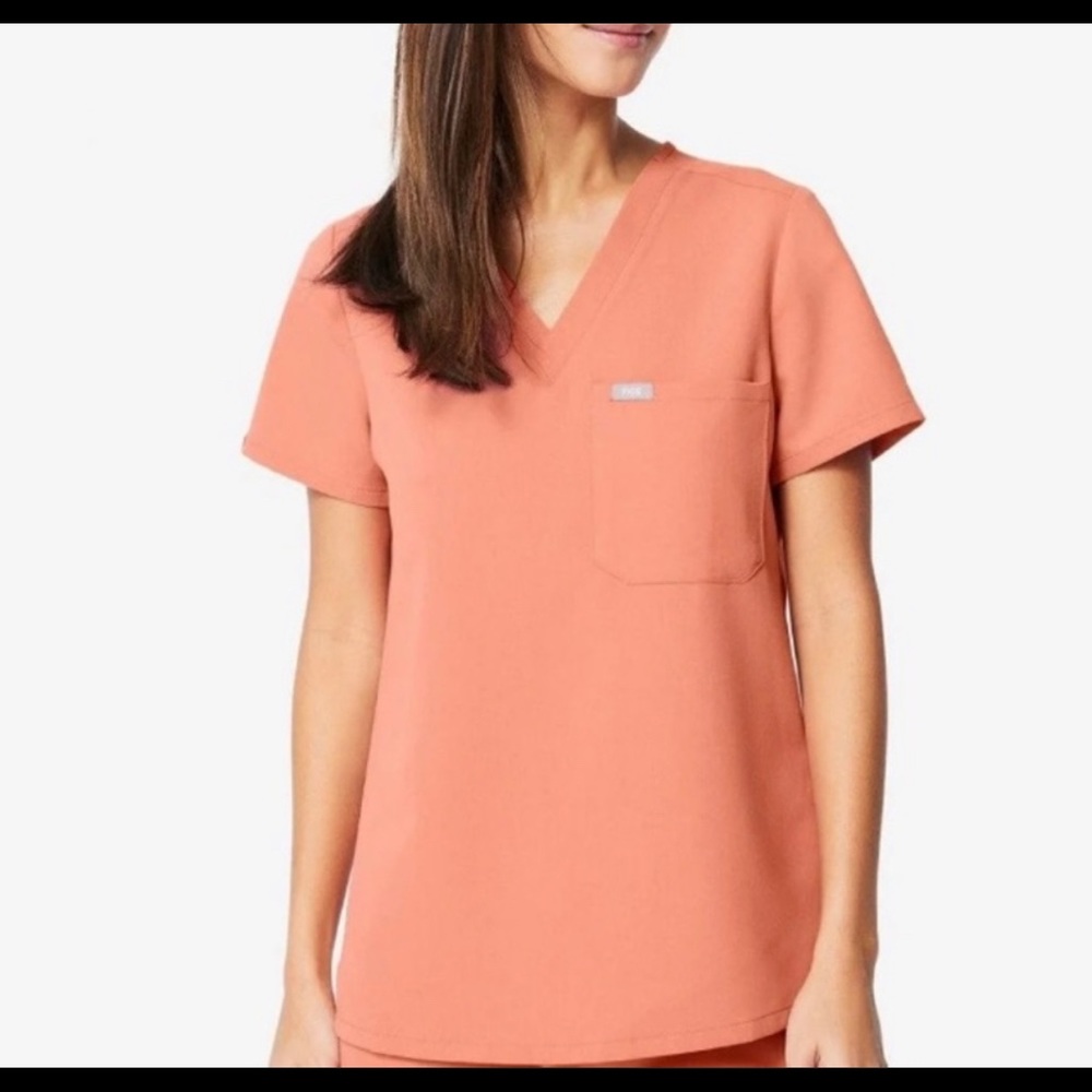 Figs scrub set coral Catarina top and Livingston bottoms